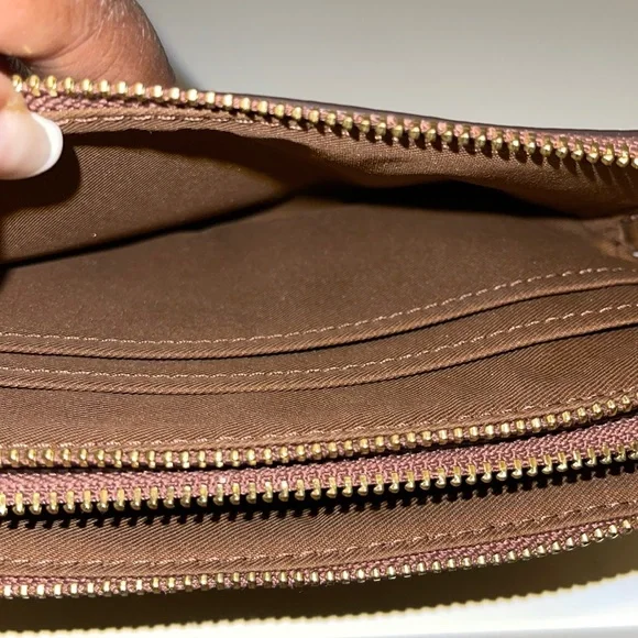 Coach wristlet - Picture 4 of 8